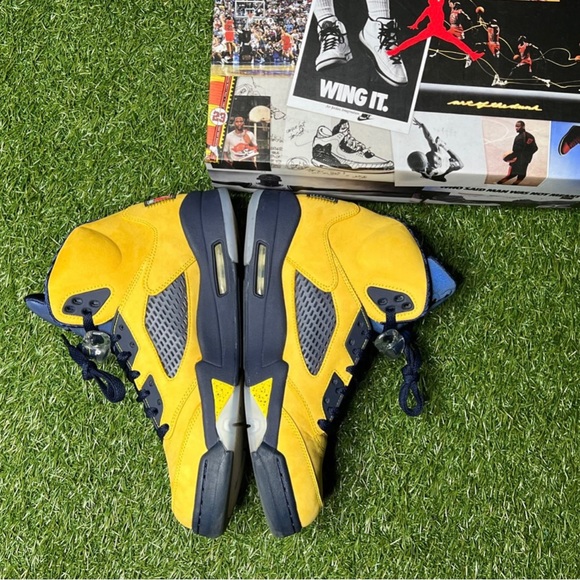 Jordan 5 Michigan, size 10 - Picture 3 of 4